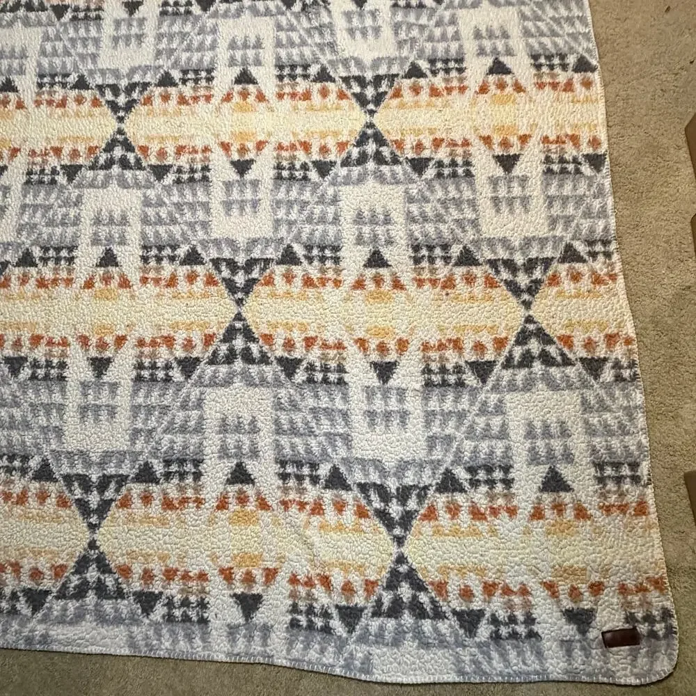 Pendleton Arrow Point Twin Sherpa Fleece Aztec Pattern Blanket Cream Gray Yellow